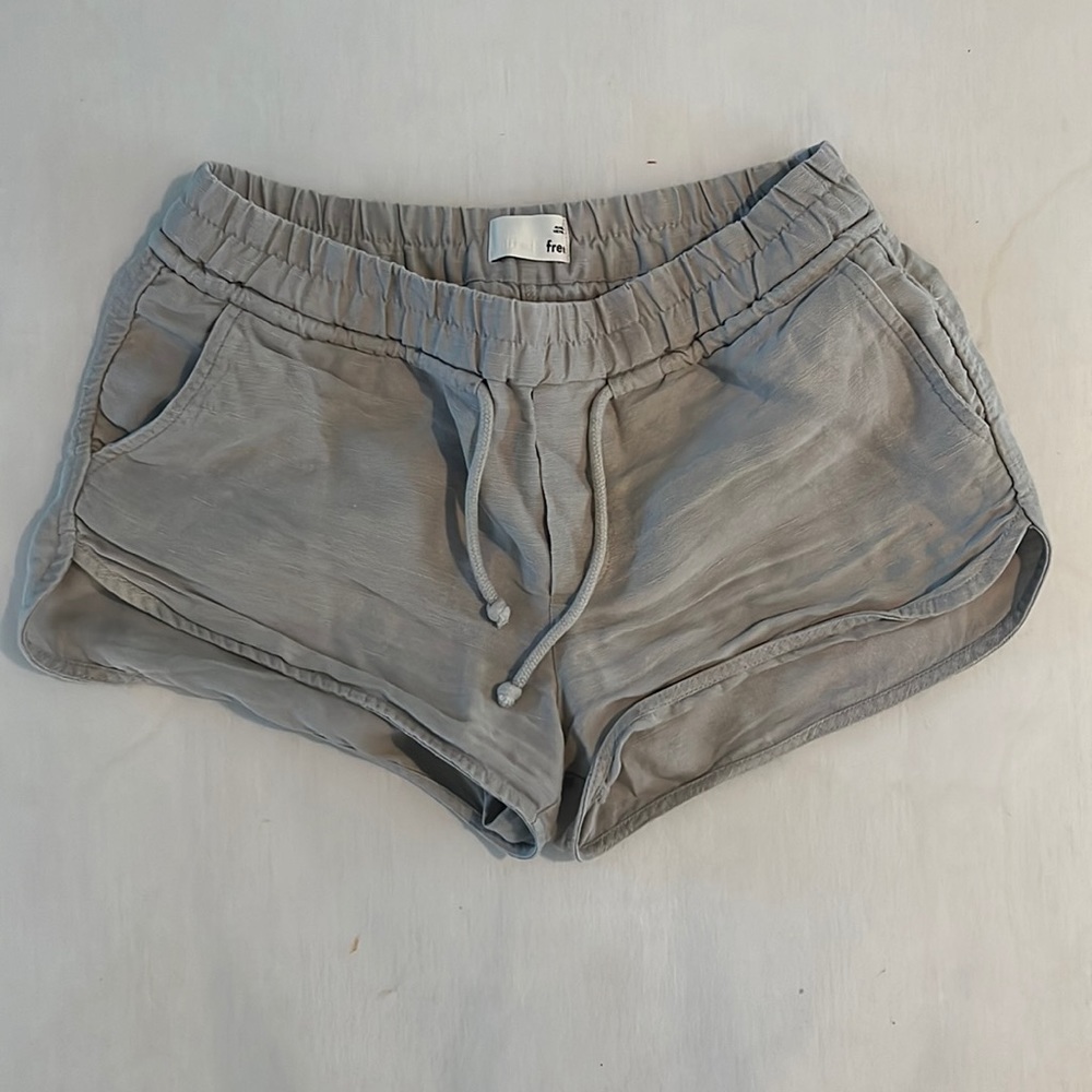 Wilfred Free linen blend shorts